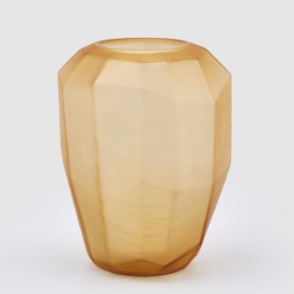 vaza poliedro jantar Vaza staklo oblik poliedra u boji jantara