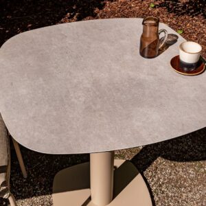 Manolo, blagovaonski stol latte (75×75 cm)