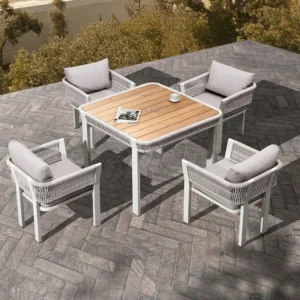 Blagovaonski stol Borromeo 100×100 cm